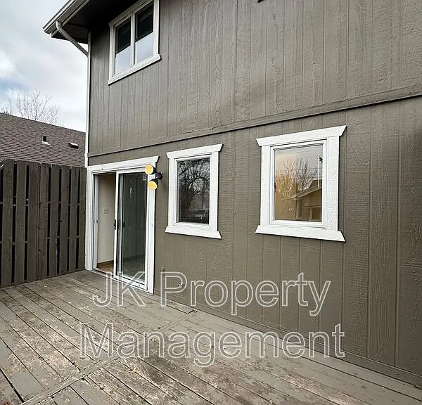 919 1st Ave SW #4 — Photo 5