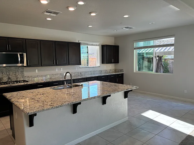 679 W Crocker Ln — Photo 28