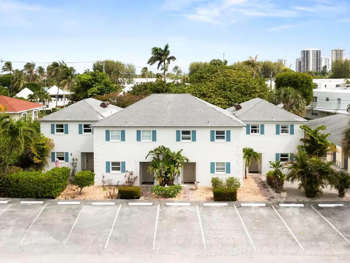 3 bed, 2.5 bath, 1444 sqft, $3,900 — Photo 1