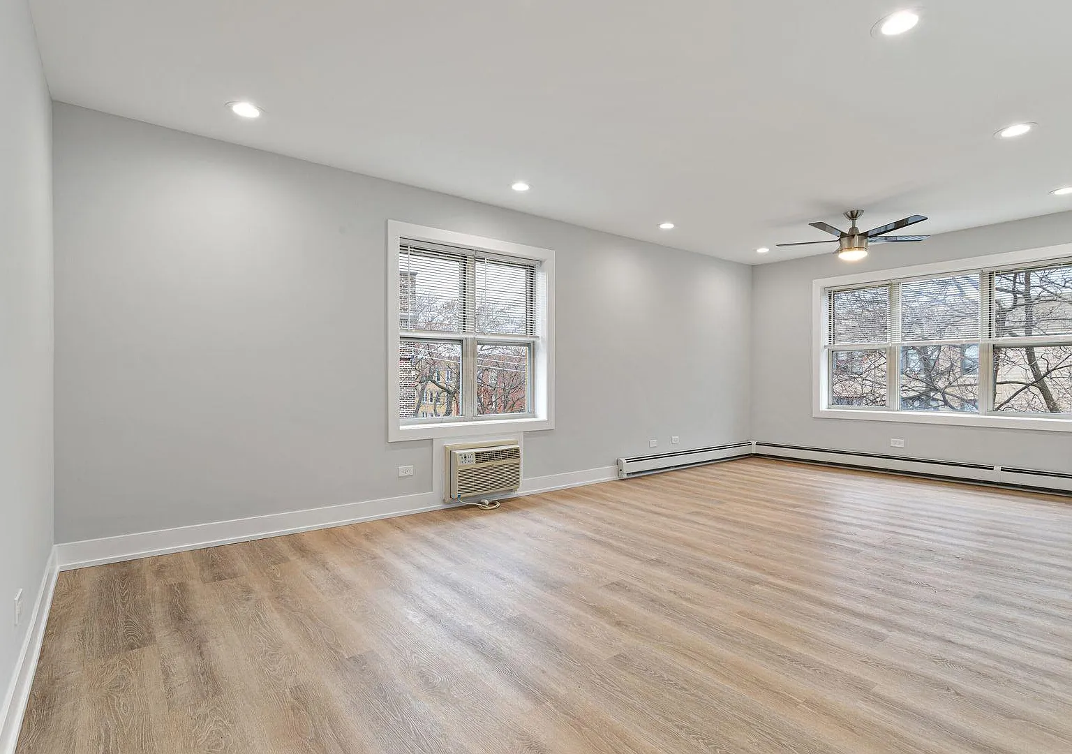 3 bed, 1.5 bath, 900 sqft, $2,750 — Photo 3