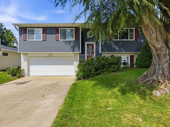 2540 Copper Dr, Marion, IA 52302