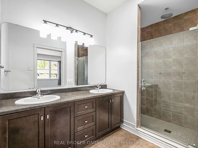 43 Claridge Dr — Photo 17