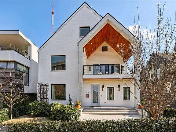 2nd image of 709 Ralph McGill Blvd NE