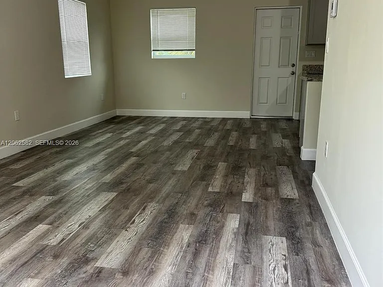 1701 NW 13th Ct — Photo 12