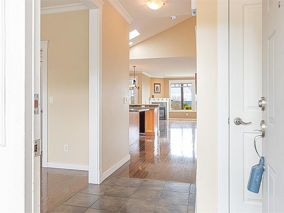 3rd image of 500 Russell Rd #6