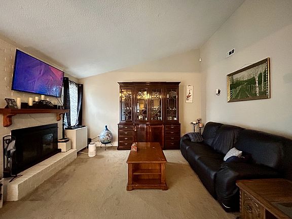 4th image of 3565 Dandelion Cres
