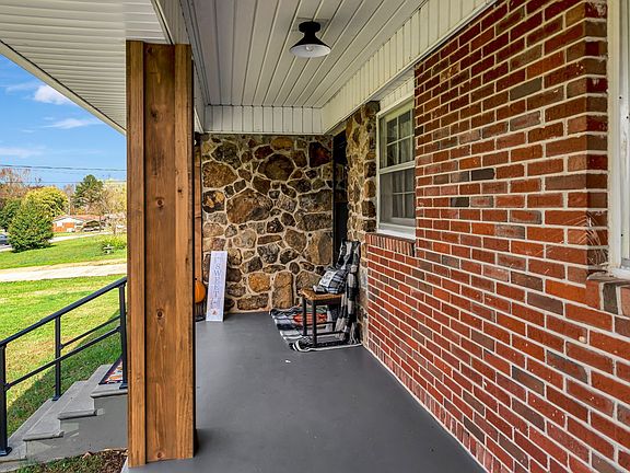 4th image of 5049 Sunny Acres Dr