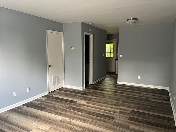 3rd image of 3743 Oakwood Hills Dr