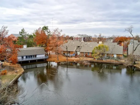 2902 Village Cir, Edmond, OK 73013
