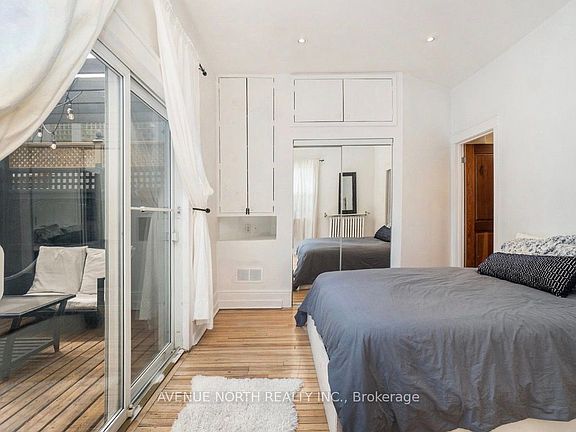 5th image of 208 Clarence St #1