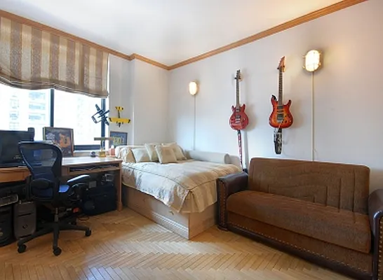 Sold by Warburg | media 19