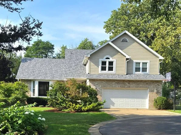 7810 Regency Grove Dr, Darien, IL 60561