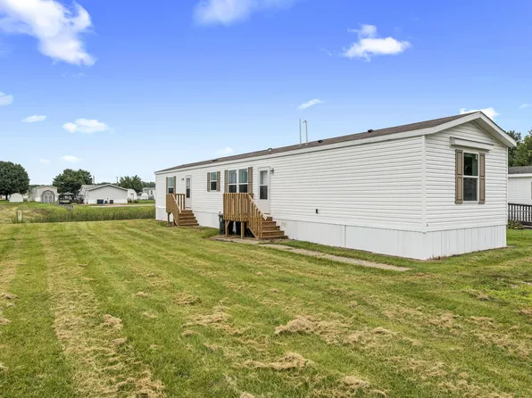 4911 Abrams Dr, Muscatine, IA 52761