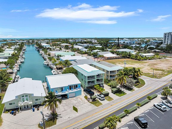 3rd image of 315 E Ocean Dr