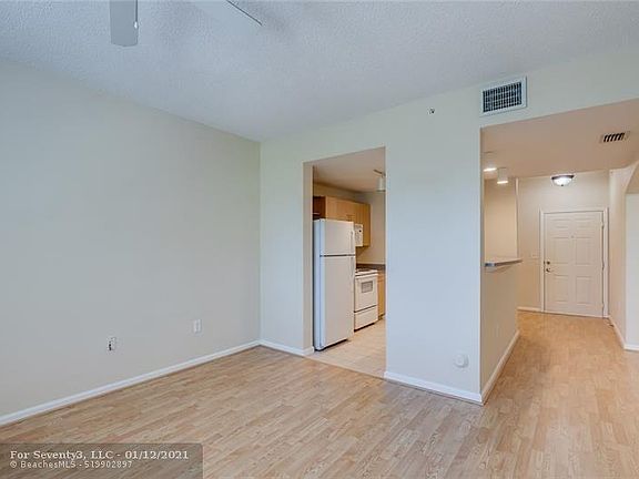 5th image of 533 NE 3rd Ave APT 412