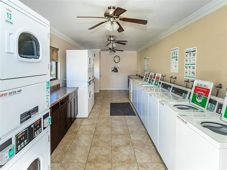 Montecito Apartments — Photo 7
