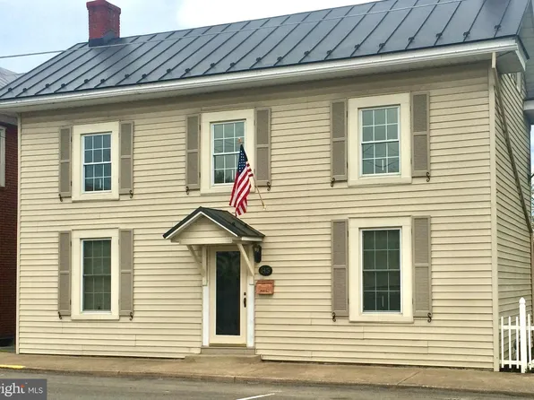 145 S Holliday St, Strasburg, VA 22657