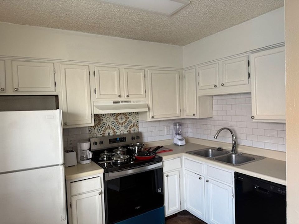 1st image of 10533 Starcrest Dr #33