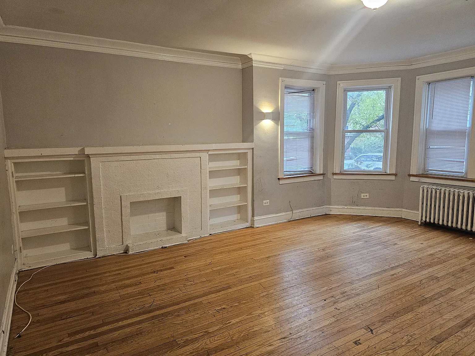 5409 N Campbell Ave — Photo 2