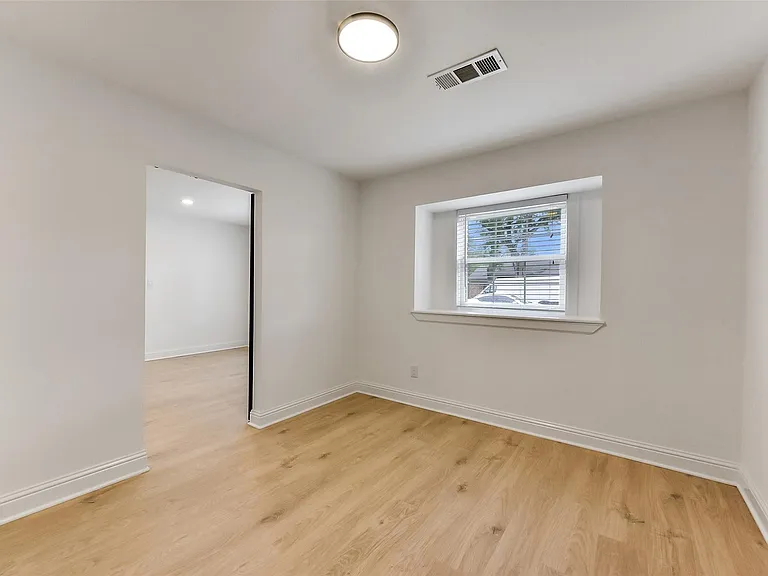 5946 Valkeith Dr — Photo 19
