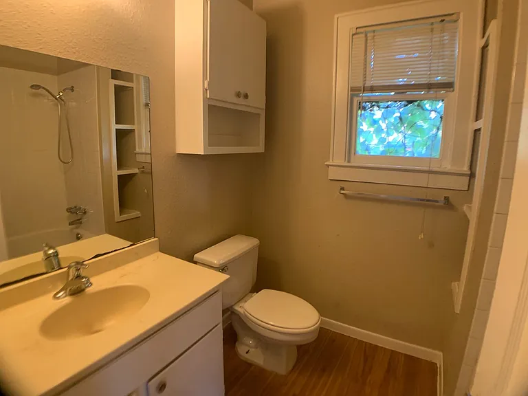 502/504 Elmwood Studios — Photo 46