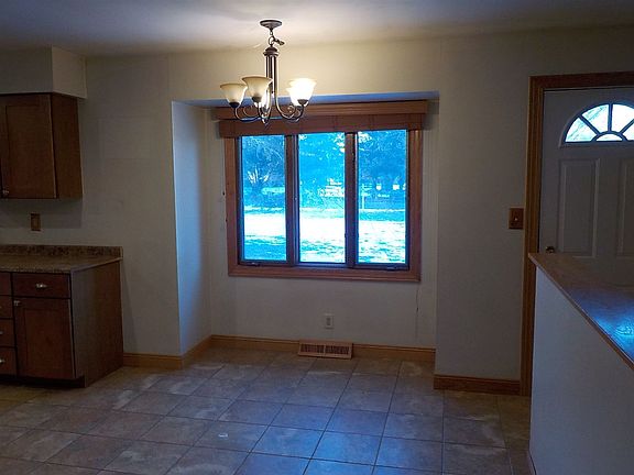 3rd image of 5528 Woodview Way