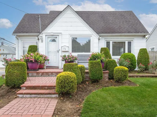 32 W Orchard Street, Hempstead, NY 11550