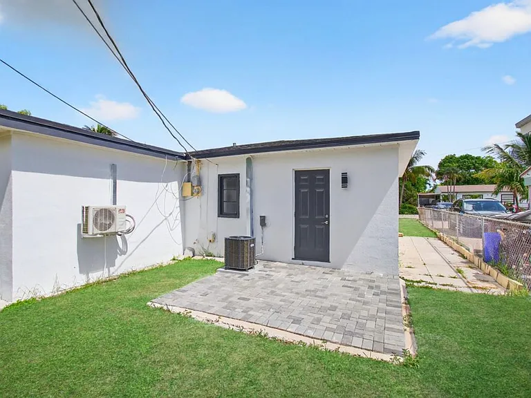 608 Fairfax Rd — Photo 53