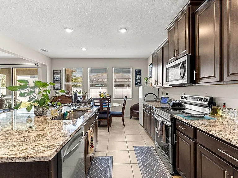 8142 SW 59th Ave — Photo 17