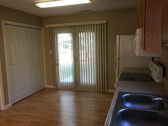 5th image of 3350 S Oaklawn Cir