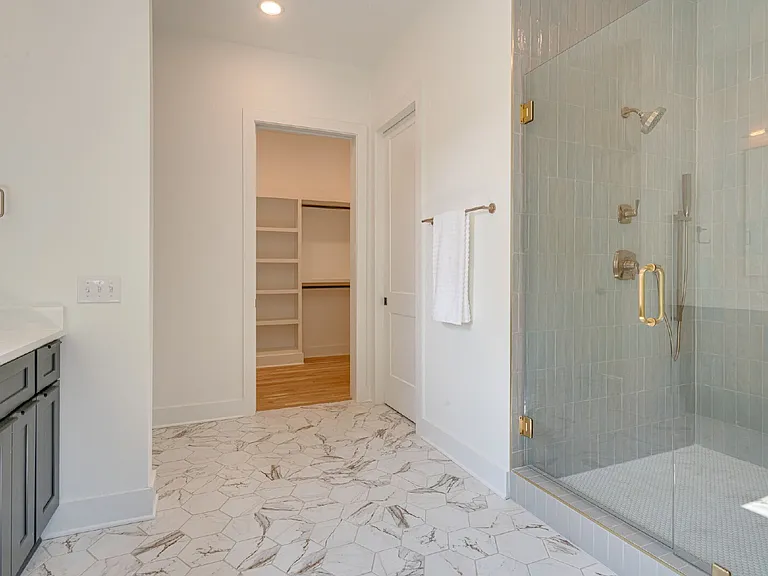 303 Riverside Dr #B — Photo 36