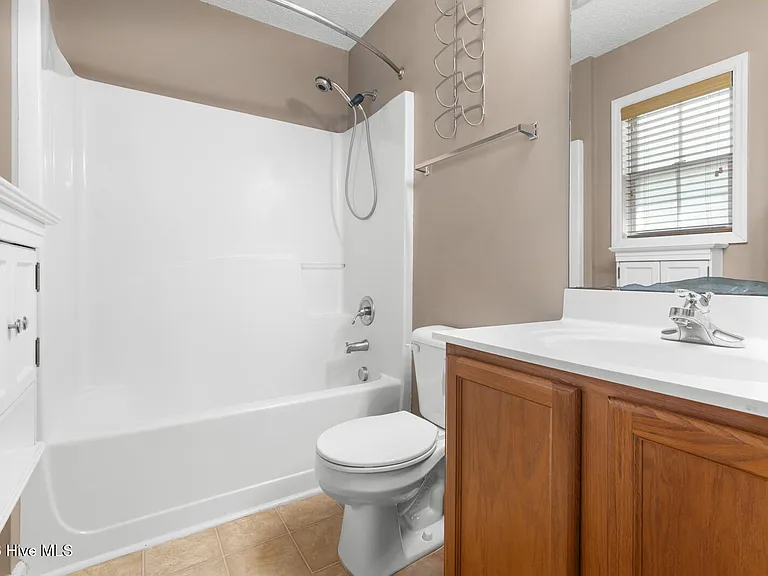 101 Barrington Ct — Photo 10
