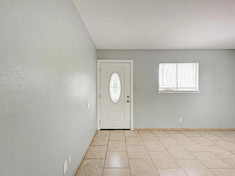 4701 Bandera Rd — Photo 5