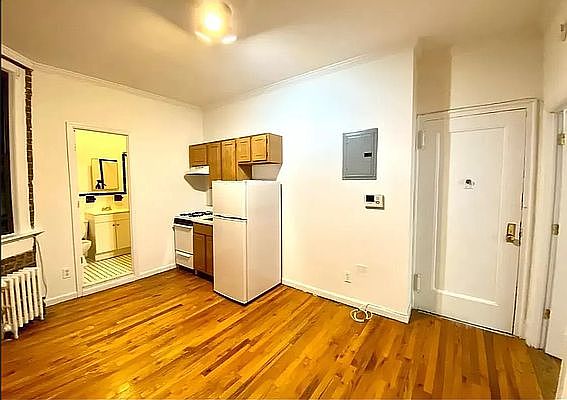 5th image of 245 E 39th St APT 1A