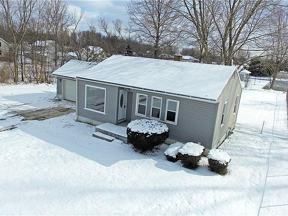 3rd image of 4294 Darlene St