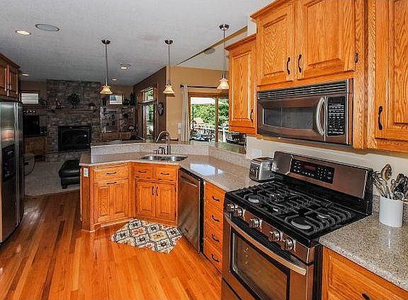3rd image of 3460 Highland Ave