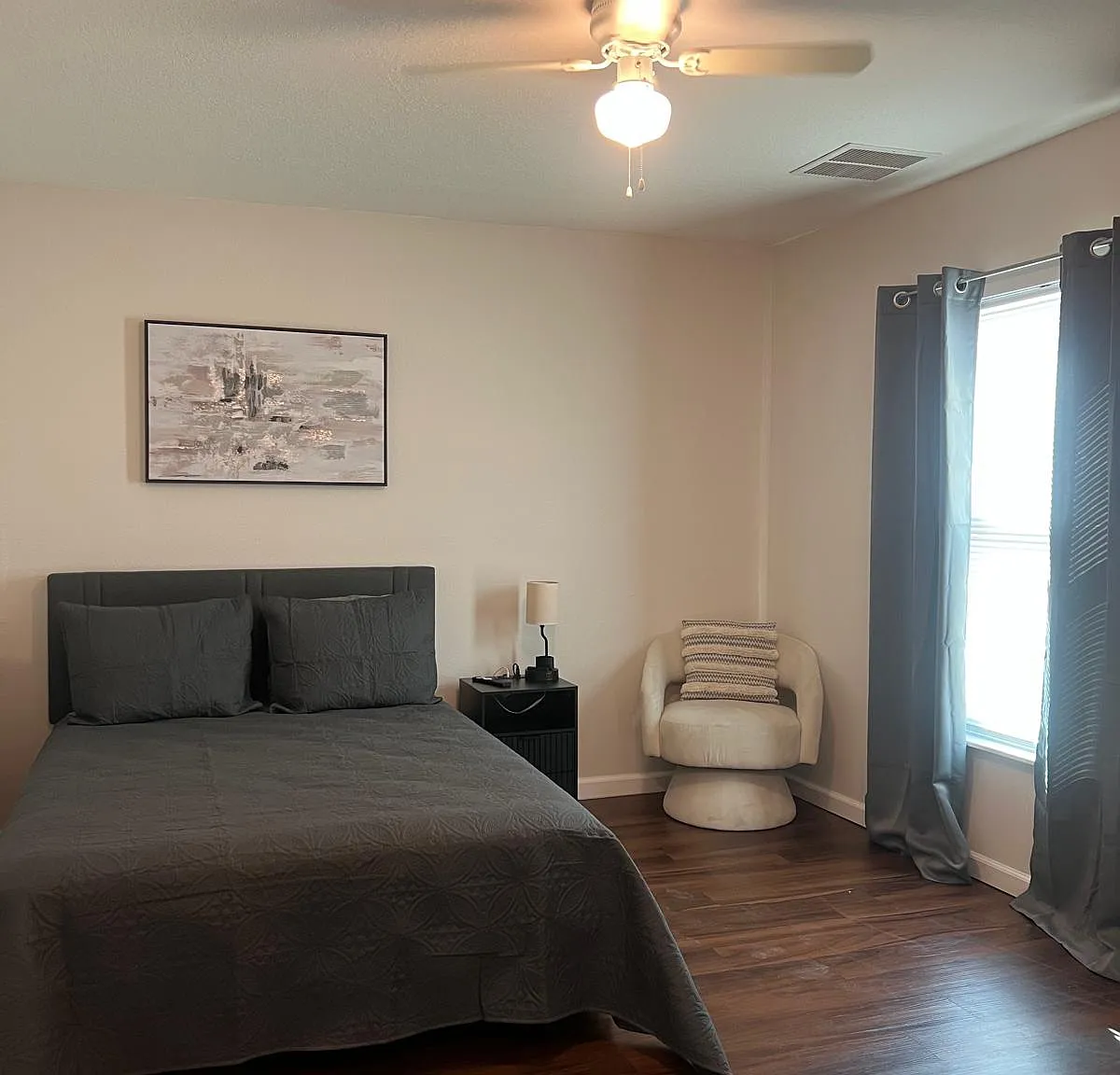 Studio, $1,270 — Photo 1