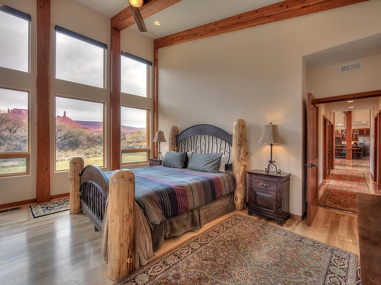 425 E Amber Ln — Photo 10