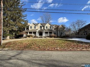 124 Coopers Ln, River Vale, NJ 07675