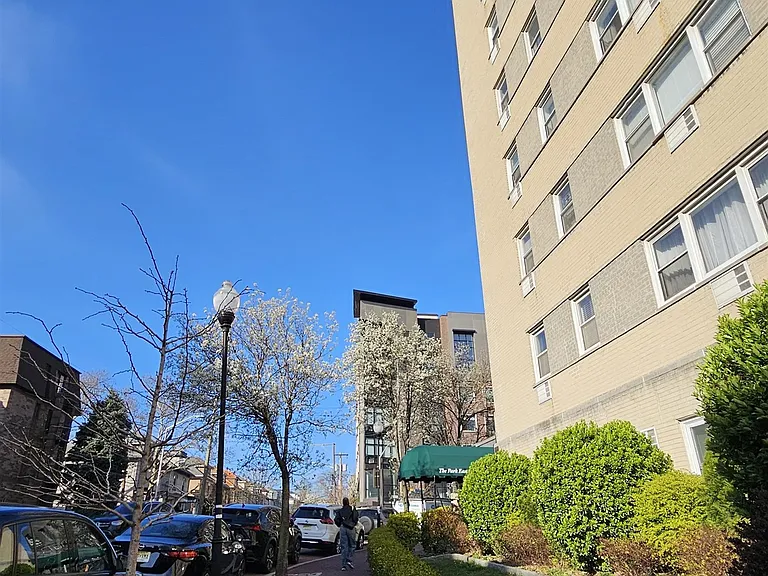 6010 Boulevard E #16 — Photo 21