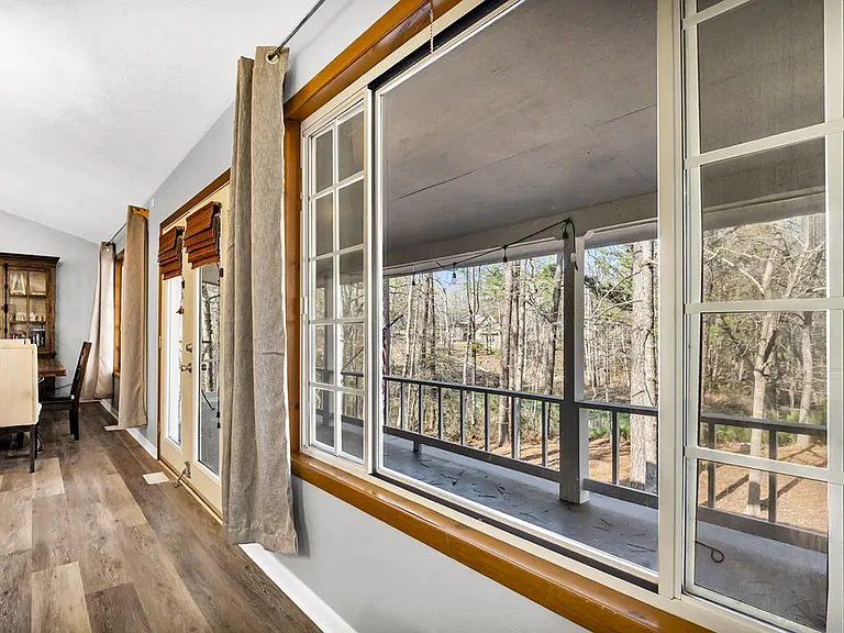 1121 Victoria Dr — Photo 15