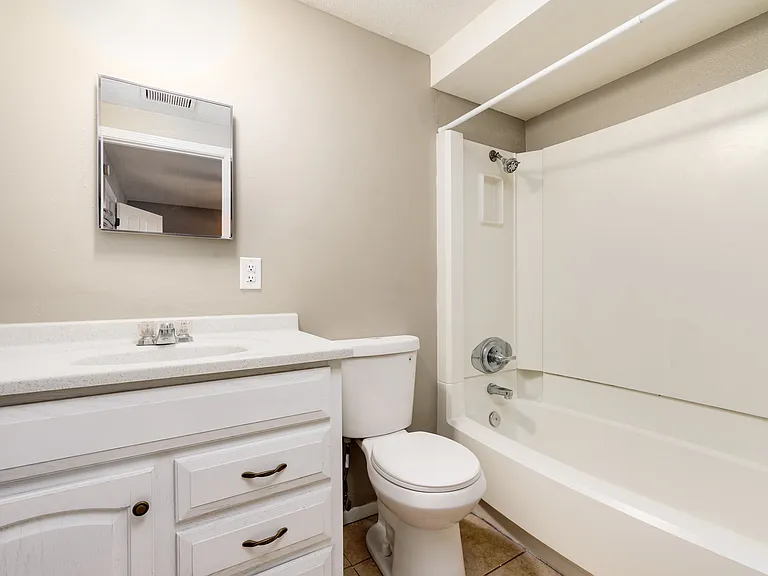 100 Woodhenge Dr — Photo 14