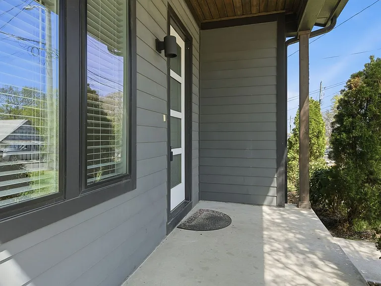 1202 Katie Ave — Photo 5