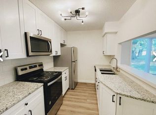 521 Broadway Ave N, Wayzata, MN 55391