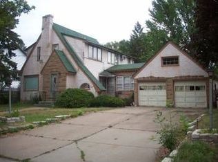 1476 Hazelwood St, Saint Paul, MN 55106