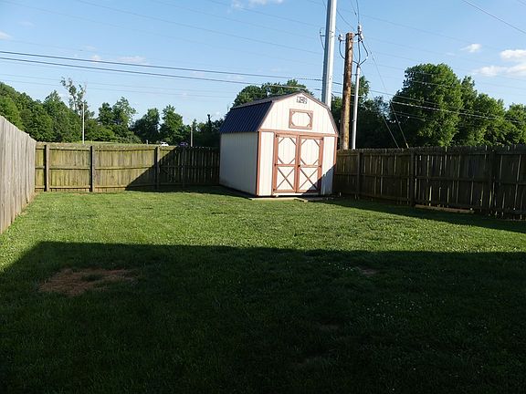 4th image of 1909 Village Run