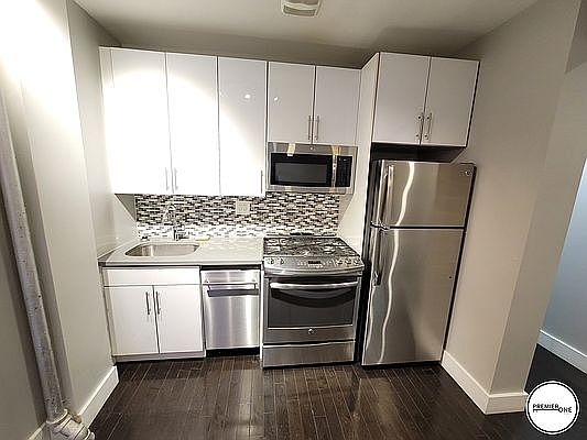 3rd image of 156 W 141st St #24