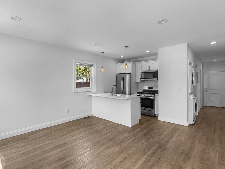 10 Trenton St — Photo 34