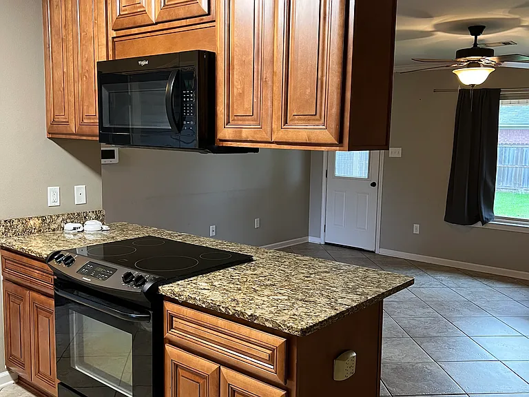 1410 Arapaho Trl — Photo 31