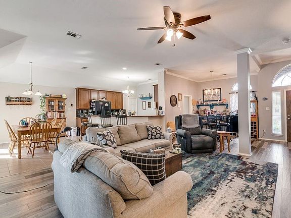 5th image of 1701 Meadowlark Ln